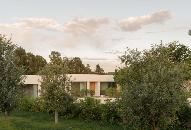 Bel Air estate by Atelier Stéphane Fernandez. Photograph by We are content(s).