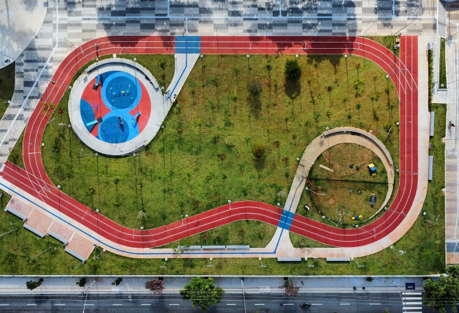 King Pelé Park by Biselli Katchborian + Consoante Arquitetura e Integração. Photograph by Studio Gui Uemura.