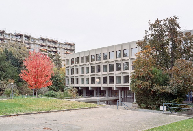 Vertical extension and renovation of Collège Rousseau by Burckhardt Architecture. Photography by Olivier Di Giambattista. 