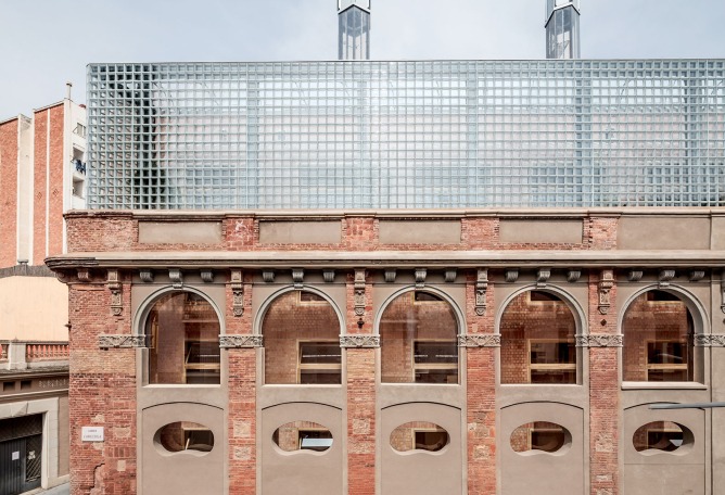 Cristalleries Planell Civic Center by H Arquitectes. Photograph by Adrià Goula.