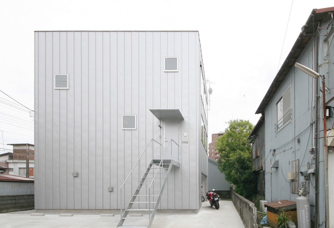 Façade. Amida House by Kochi Architect's Studio. Photography by Daichi Ano. 
