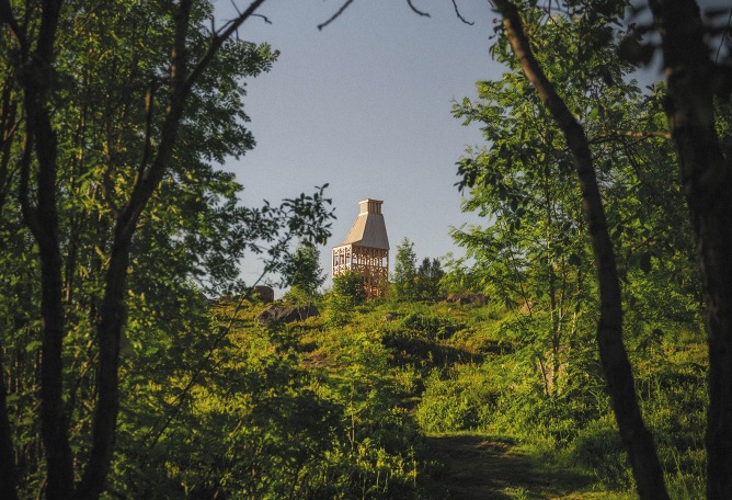 Kola Bay Lighthouse Viewpoint by Evgeny Makarenko Timber Architecture Workshop. Photograph by Alexey Arushanyan, Alexey Malenchik, Tatiana Okuneva.