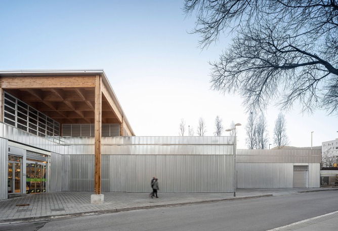 Mercado Provisional de Horta, por Ravetllat Arquitectura + Carles Enrich Studio. Fotografía por Adrià Goula y Carles Enrich. 