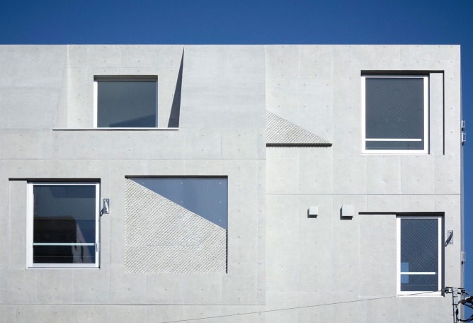 Shin-Nakano Trapezoidal by Ryuichi Sasaki Architecture. Photograph by Takumi Ota Photography.