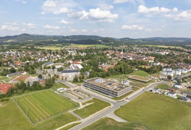 "Staatliche Realschule Kemnath" by ALN + Gutiérrez-delaFuente. Photograph by Roland Halbe.