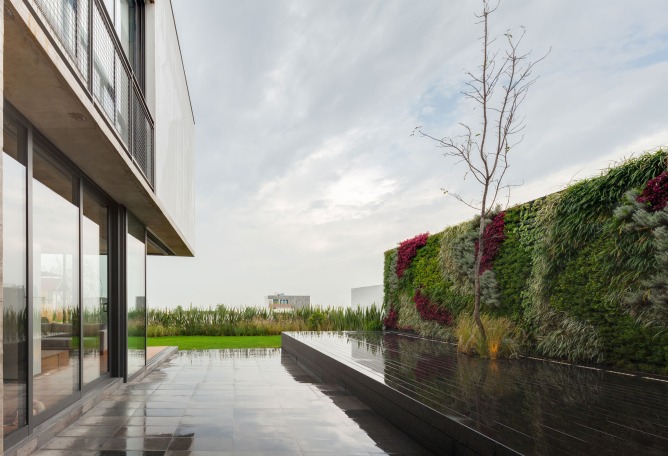 Outside vision. Photograph by courtesy of JSa Arquitectura.