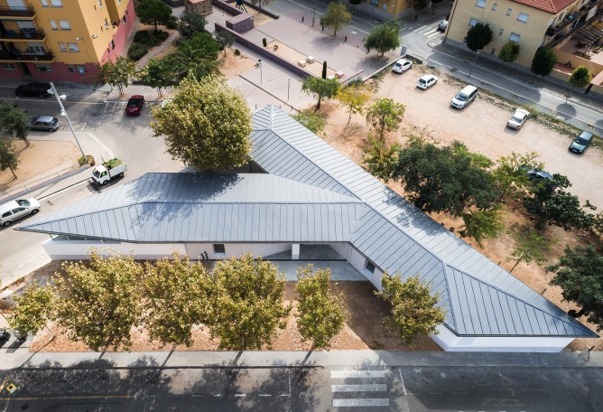 La Sauleda Social Center by Sarquella Torres + Marc Riera. Photograph by Joan Guillamat. La Sauleda Social Center by Sarquella Torres + Marc Riera.