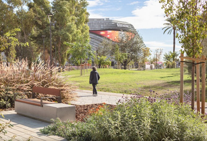 Roig Arena Park by Gustavo Marina Paisajistas. Photograph by Milena Villalba.