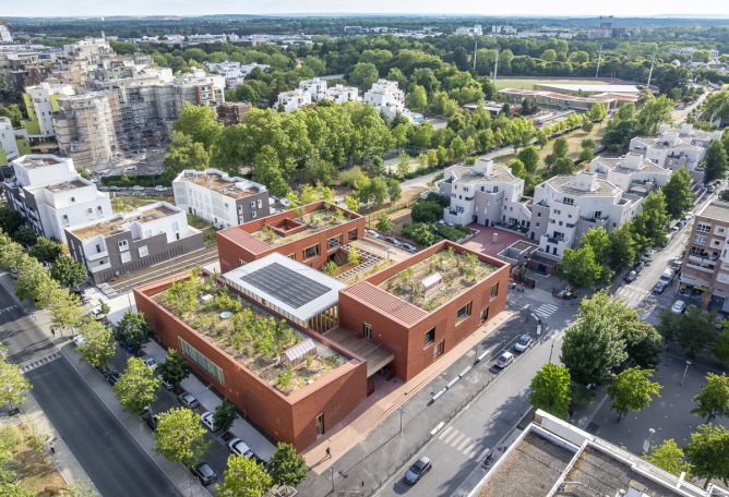 Jacques Prévert Public Services Center by HEMAA. Photograph by Sergio Grazia.