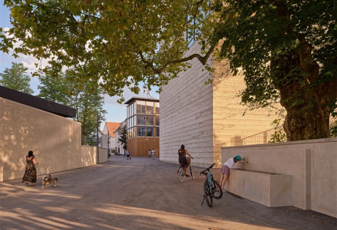 El conjunto ampliado de la Fundación Beyeler, Museo Wyss por Atelier Peter Zumthor. Fotografía por Mark Niedermann.