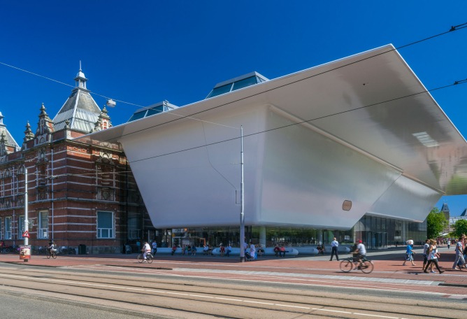 Stedelijk Museum view of the original building (A.W. Weissman, 1895) and new building designed by Benthem Crouwel Architects. Photograph by John Lewis Marshall.