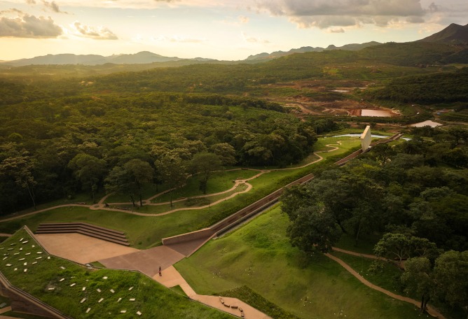 Memorial de Brumadinho por Gustavo Penna Arquitetos Associados. Fotografía por Jomar Braganca.