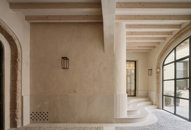 Pelleteria by GRAS Reynés Arquitectos. Photograph by José Hevia. 