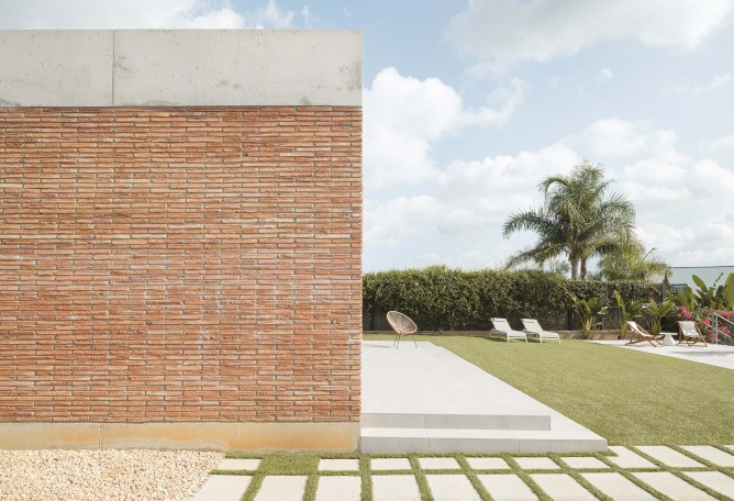 Lambda House by Guillem Carrera. Photograph by Filippo Poli.