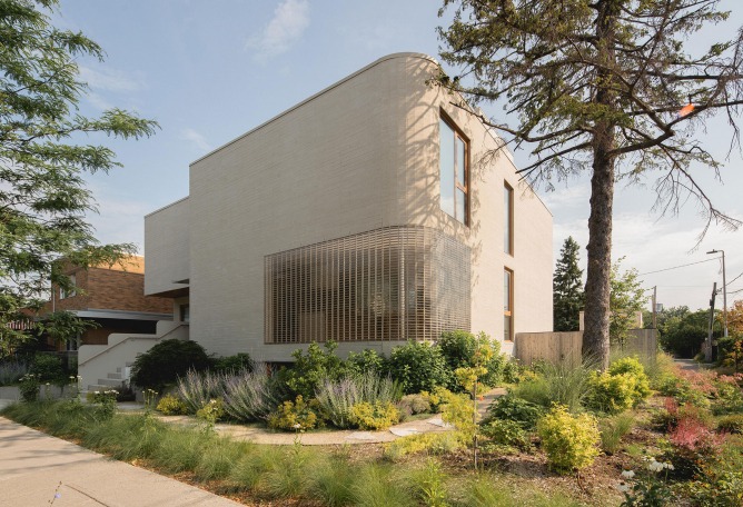 "The Lens" by MU Architecture. Photograph by Raphaël Thibodeau.