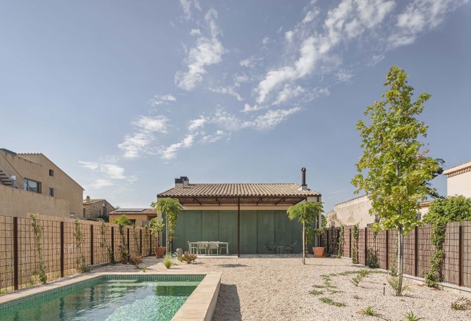 LX House by SAU Taller d'Arquitectura. Photograph by Andrés Flajszer.