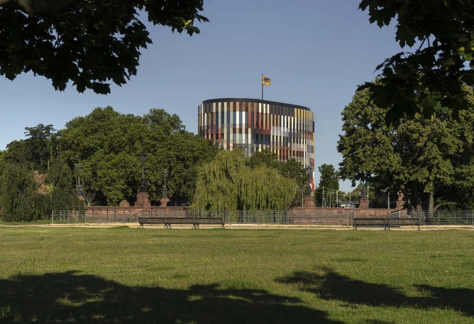 Office Building for Federal Authorities at the Spreebogen by Sauerbruch Hutton. Photograph by Jan Bitter.