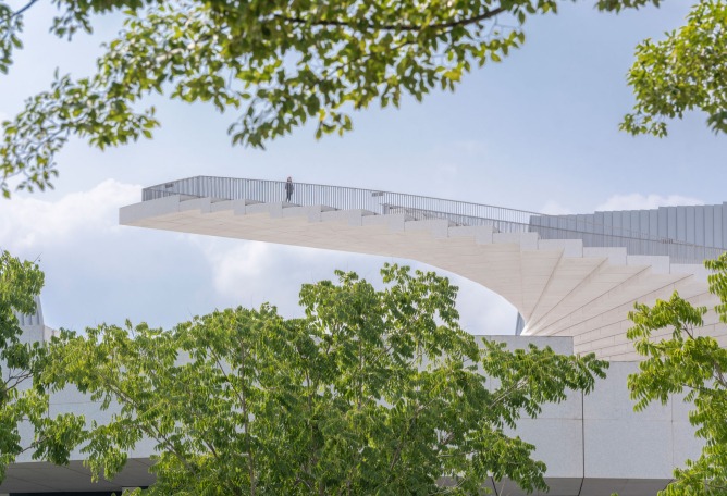 Shanghai Grand Opera House by Snøhetta. Photograph by Yumeng Zhu.