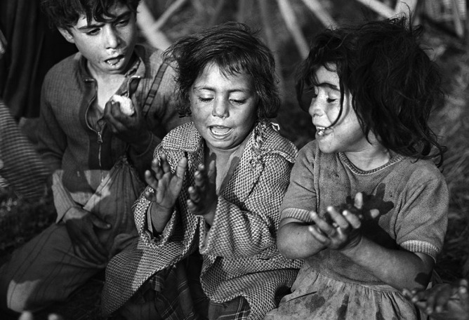 In bulerías. Canet de Mar, Barcelona, 1963. Photography © Eugeni Forcano.