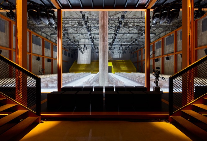 Espacio cartesiano por AMO. Prada, SS 2019 Ropa de mujer. Imagen cortesía de Prada. Fotografía por Agostino Osio