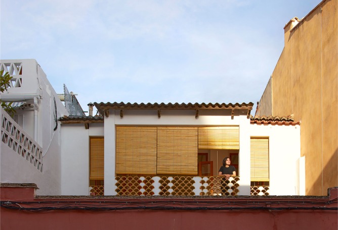 Casa Lurbe por Abalosllopis + Jordi Marset. Fotografía por Mariela Apollonio.