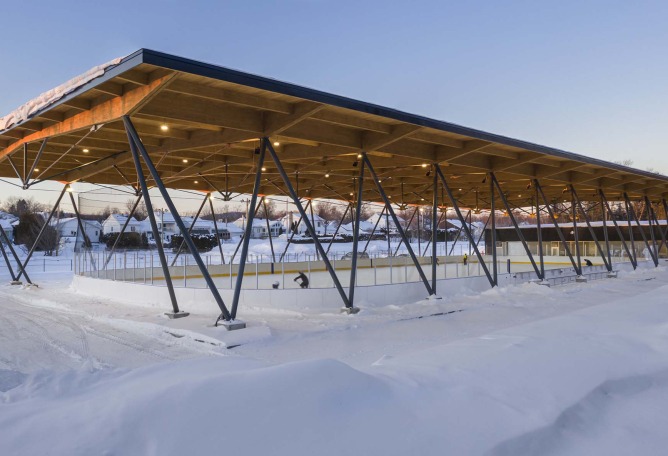 Parc des Saphirs skating rink by ABCP Architecture. Photograph by Stéphane Groleau