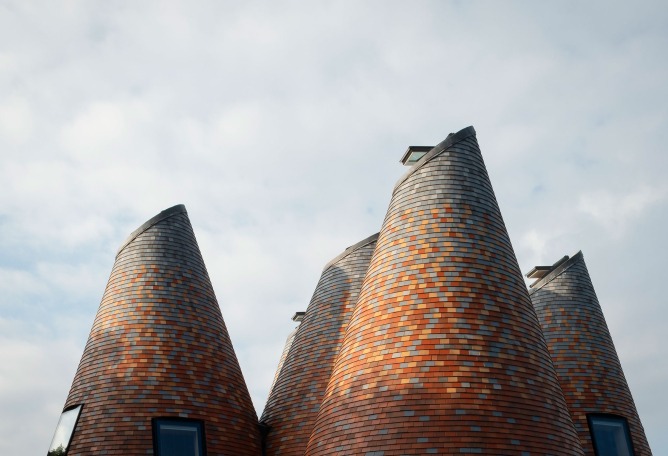 From Typical Oast House To Contemporary Family Home Bumpers Oaste By Acme The Strength Of Architecture From 1998