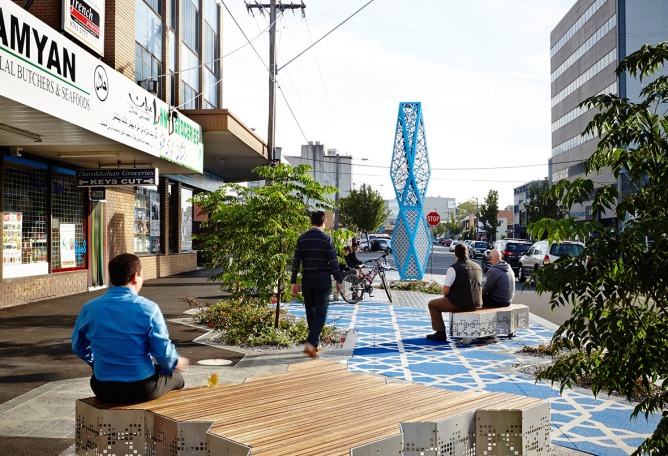 Distrito Cultural Victoria Afghan Bazaar por Hassell & Sinatra Murphy. Escultura por Aslam Akram. Dandenong, Victoria. Fotografía © Andrew Lloyd/HASSELL / Sinatra Murphy