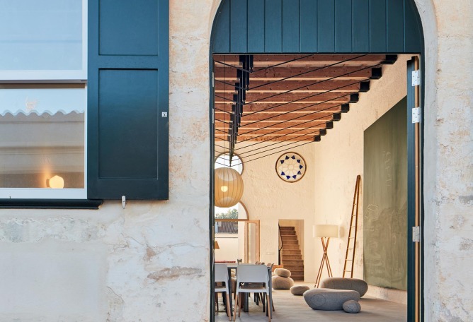 Renovation in Menorca by Anna Truyol and Emma Martí. Photograph by Pol Viladoms