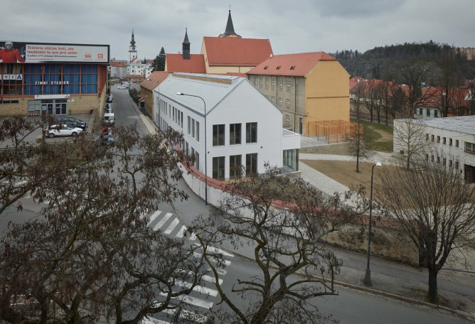 Extension of the Catholic Gymnasium in Třebíč by Atelier Tišnovka. Photograph by BoysPlayNice