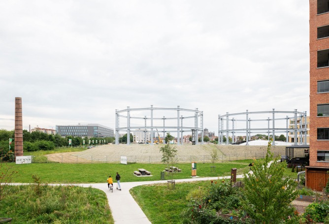 Restoration of gasholders by B juxta architecten. Photograph by Michiel Vergauwe.
