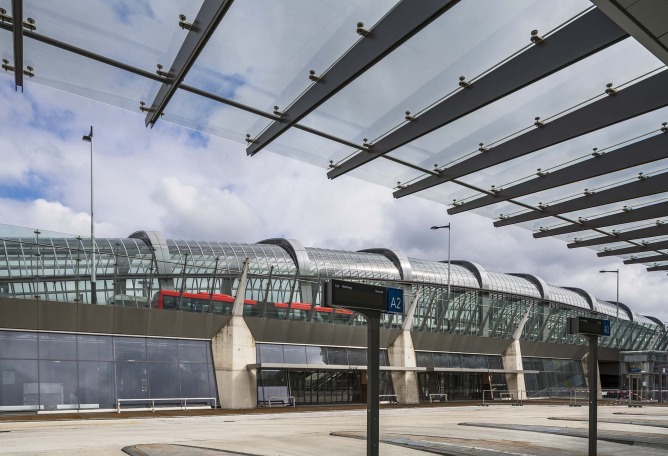 Estación Noord. Línea de metro Norte-Sur de la ciudad de Amsterdam por Benthem Crouwel Architects. Fotografía cortesía de Benthem Crouwel Architects.