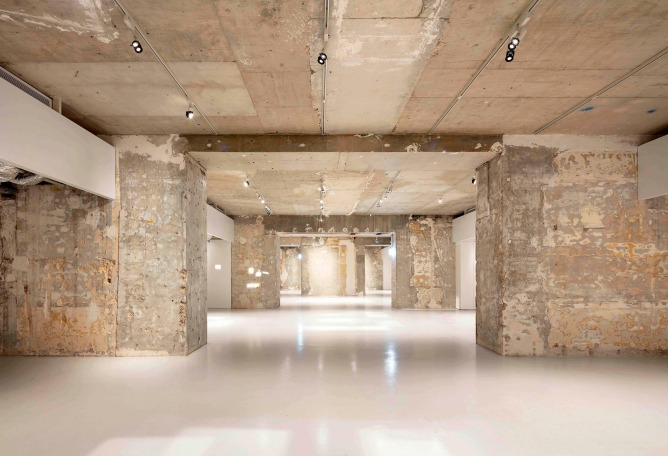 Renovation of the temporary exhibition spaces Rohan 1 & 2 of the Musée des Arts Decoratifs (MAD) by Bien Urbain atelier d’architecture. Photograph by Luc Boegly, courtesy of Bien Urbain atelier d’architecture