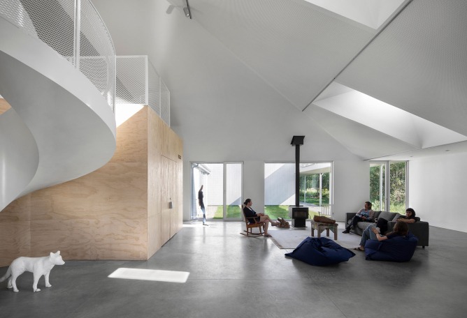 Center Est-Nord-Est by Bourgeois / Lechasseur architectes. Photograph by Adrien Williams
