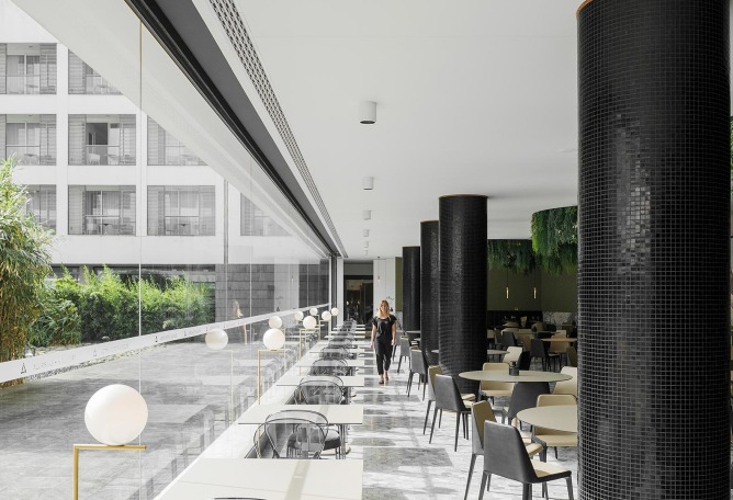 kOi restaurant by box: arquitectos. Photograph by Ivo Tavares Studio