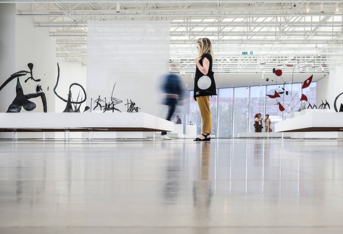 Calder Stories por Hans Ulrich Obrist. Centro Botín. Fotografía por Belén de Benito