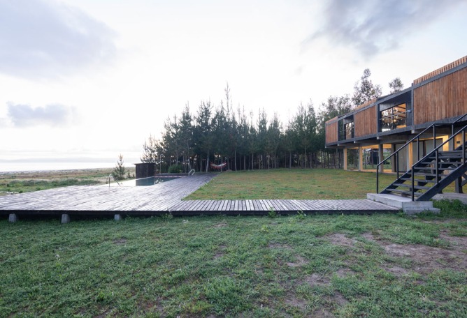 The Black House by Fabiola Pineda and Luciano Riquelme, RR&PZ. Photograph by Gustavo Burgos 