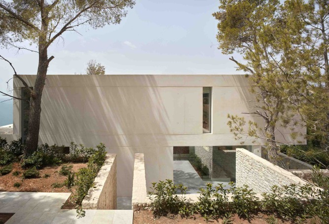 Oslo House by Ramón Esteve Estudio. Photograph by Mariela Apollonio