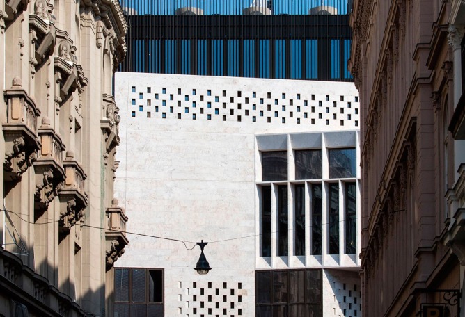 Central European University by O'Donnell + Tuomey. Photograph © Tamás Bujnovszky