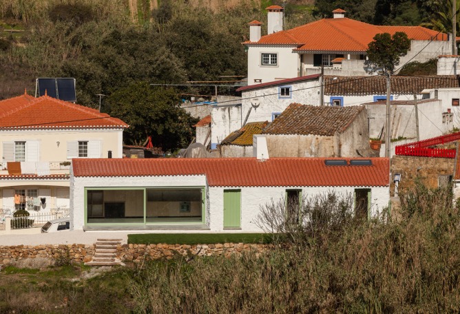 Vista de la Casa Chanca diseñada por Manuel Cachão Tojal. Fotografía © Francisco Nogueira.