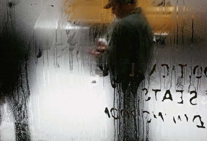 Saul Leiter, Snow, 1960. Photograph ©Saul Leiter Foundation, Courtesy Gallery FIFTY ONE