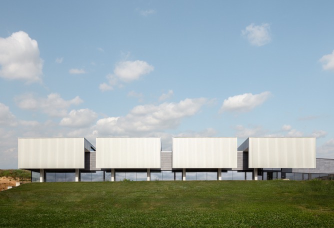 Centro de rehabilitación funcional por CPVA arquitectes. Fotografía por Simón García