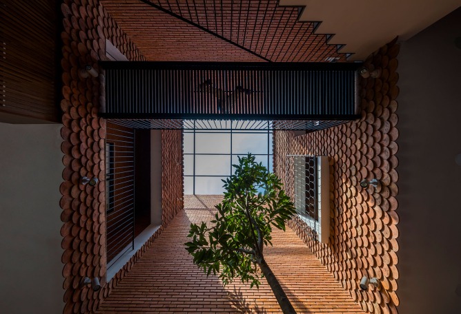 2HIEN house by CTA, Creative Architects. Photograph by Hiroyuki Oki