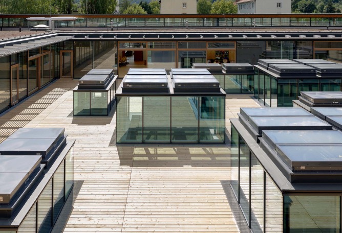Complejo escolar Gloggnitz por DFA Dietmar Feichtinger Architectes. Fotografía por David Boureau