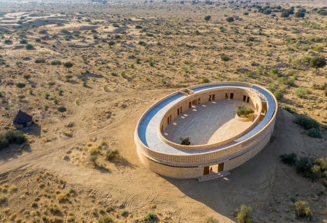 Escuela de niñas Rajkumari Ratnavati por Diana Kellogg Architects. Fotografía por Vinay Panjwani