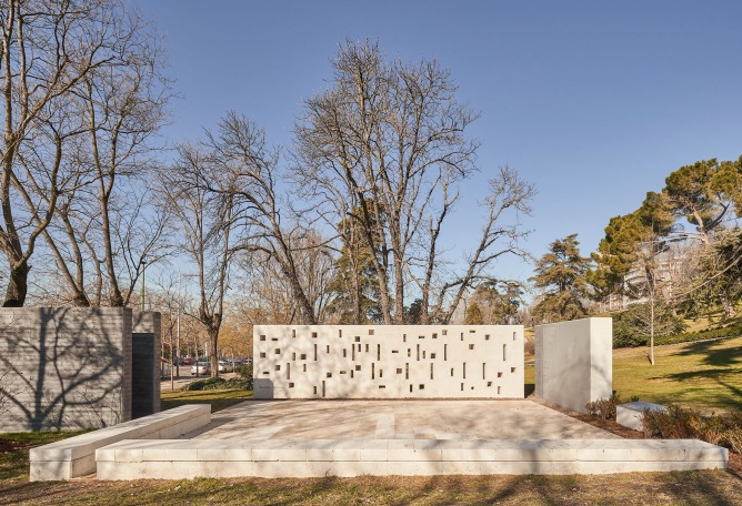 Memorial to the victims of the Yak-42 by Diego Manuel Novo Menéndez. Photograph by Javier Bravo.