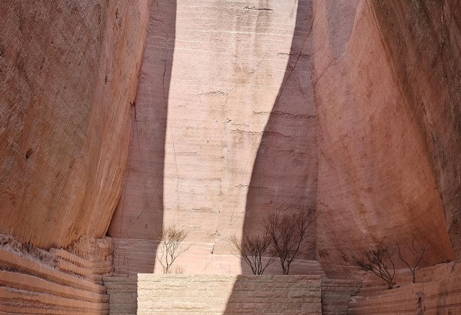 “The Quarry as Stage” by DnA_Design and Architecture. Photography by Wang Ziling / DnA_Design and Architecture.