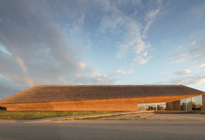 Centro de interpretación del Mar de Wadden por Dorte Mandrup. Fotografía por Adam Mørk.