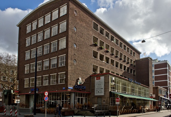 De Nederlanden van 1845 por W. M. Dudok. Fotografía por Grotevriendelijkereus