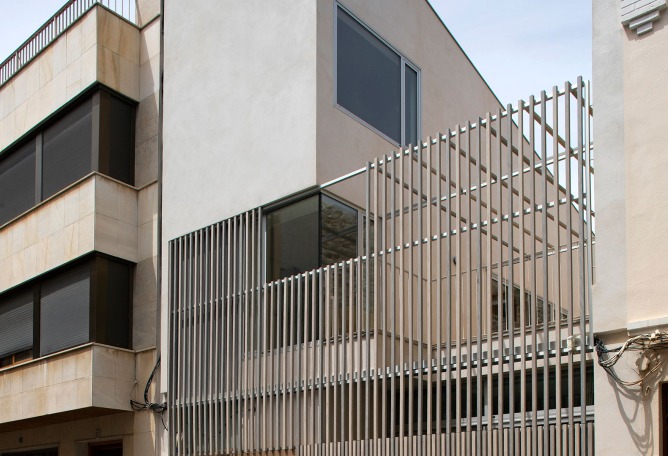 Townhouse in Vila Real by Juan Marco Marco. Photograph by Diego Opazo.